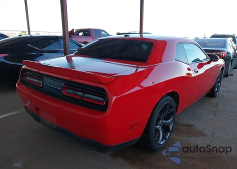 2018 Dodge Challenger Sxt z USA, uszkodzony, nr VIN 2C3CDZAGXJH153052